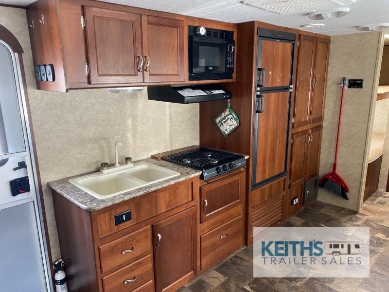 2014 Prime Time RV Avenger 27BBS