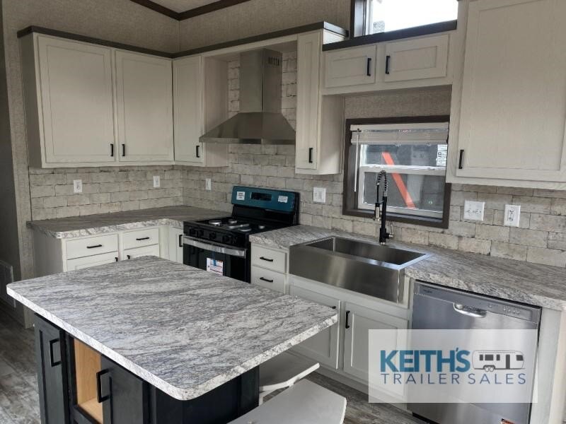 2027 Fairmont Country Manor 148038ES