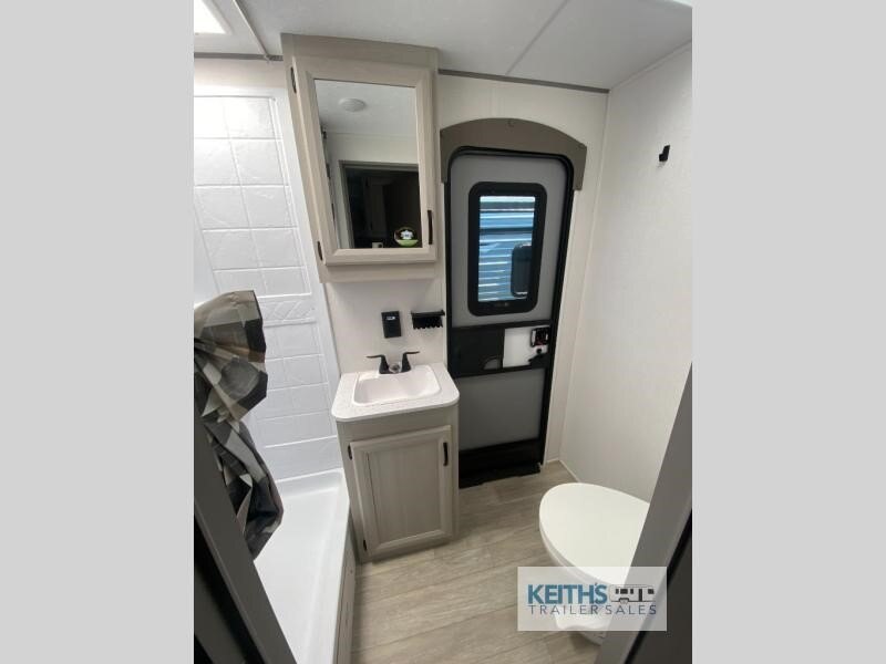 2027 Coachmen RV Catalina Legacy Edition 323BHDSCK
