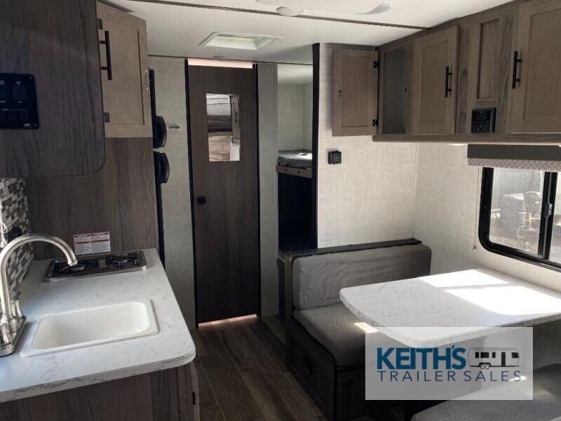 8925 45768 29213863 Gulf Stream Rv Kingsport 199dd