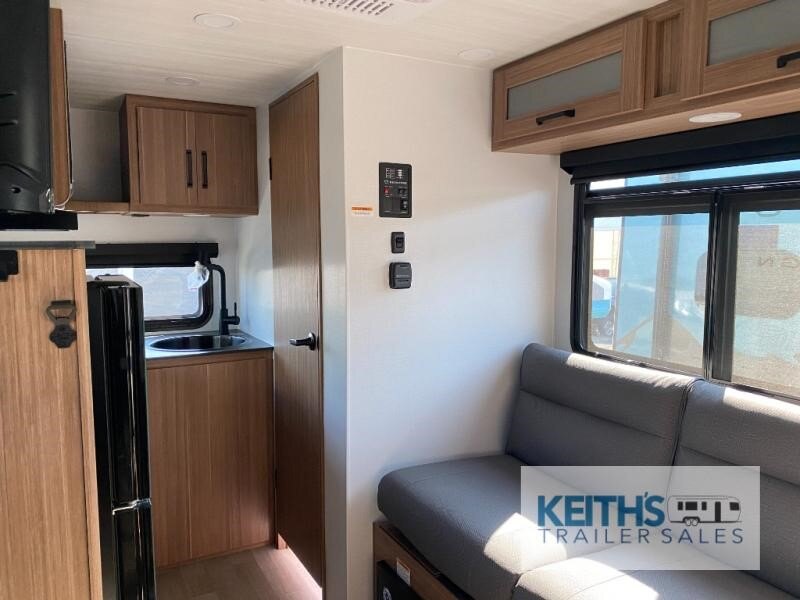 8925 45876 29206388 Keystone Rv Reign 13rk
