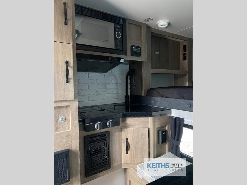 2027 Travel Lite Up Country 650U