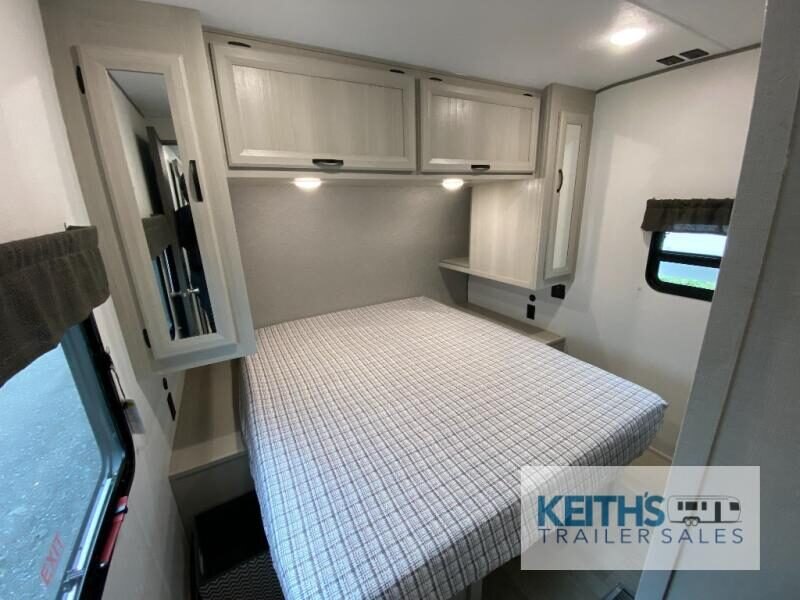 2027 Coachmen RV Catalina Legacy Edition 293TQBSCK