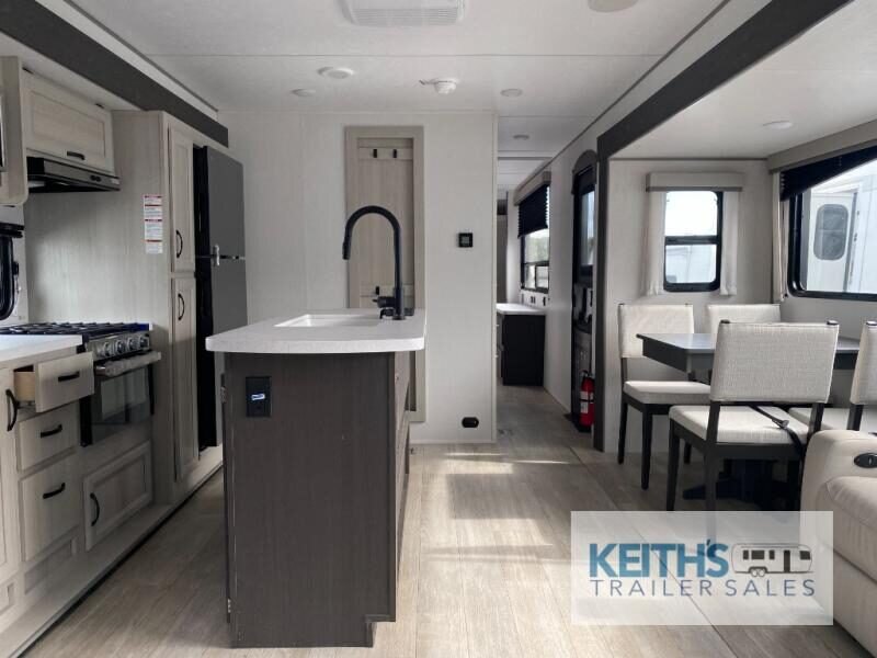 2027 Coachmen RV Catalina Legacy Edition 313RLTS