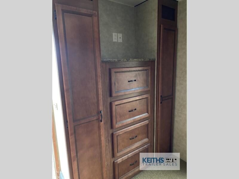 2015 Gulf Stream RV Kingsport Lodge Series 40DEN AS IS