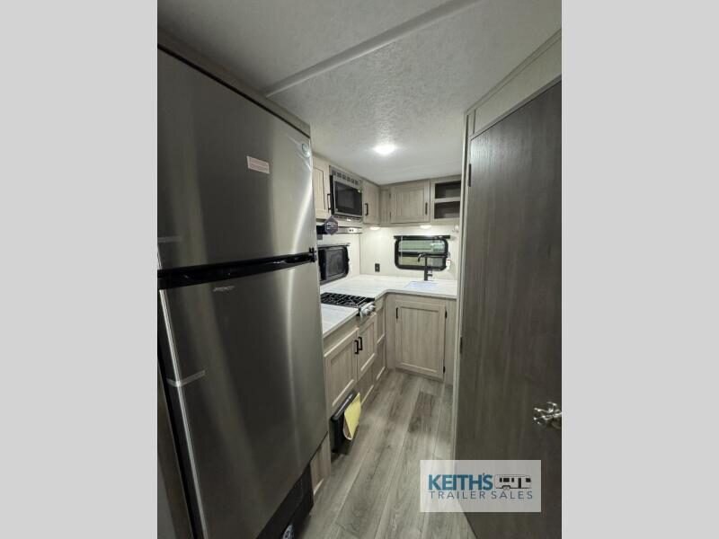 2025 Coachmen RV Catalina Summit Series 7 184RBS