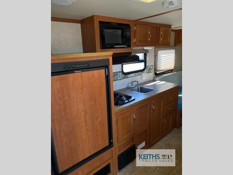 2011 Lighthouse RV Manufacturing Travel Trailers 18RB AS IS
