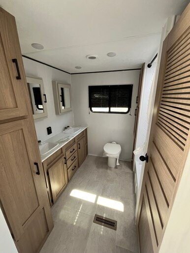 9489 43200 29030447 Dutchmen Rv Colorado 28rbc