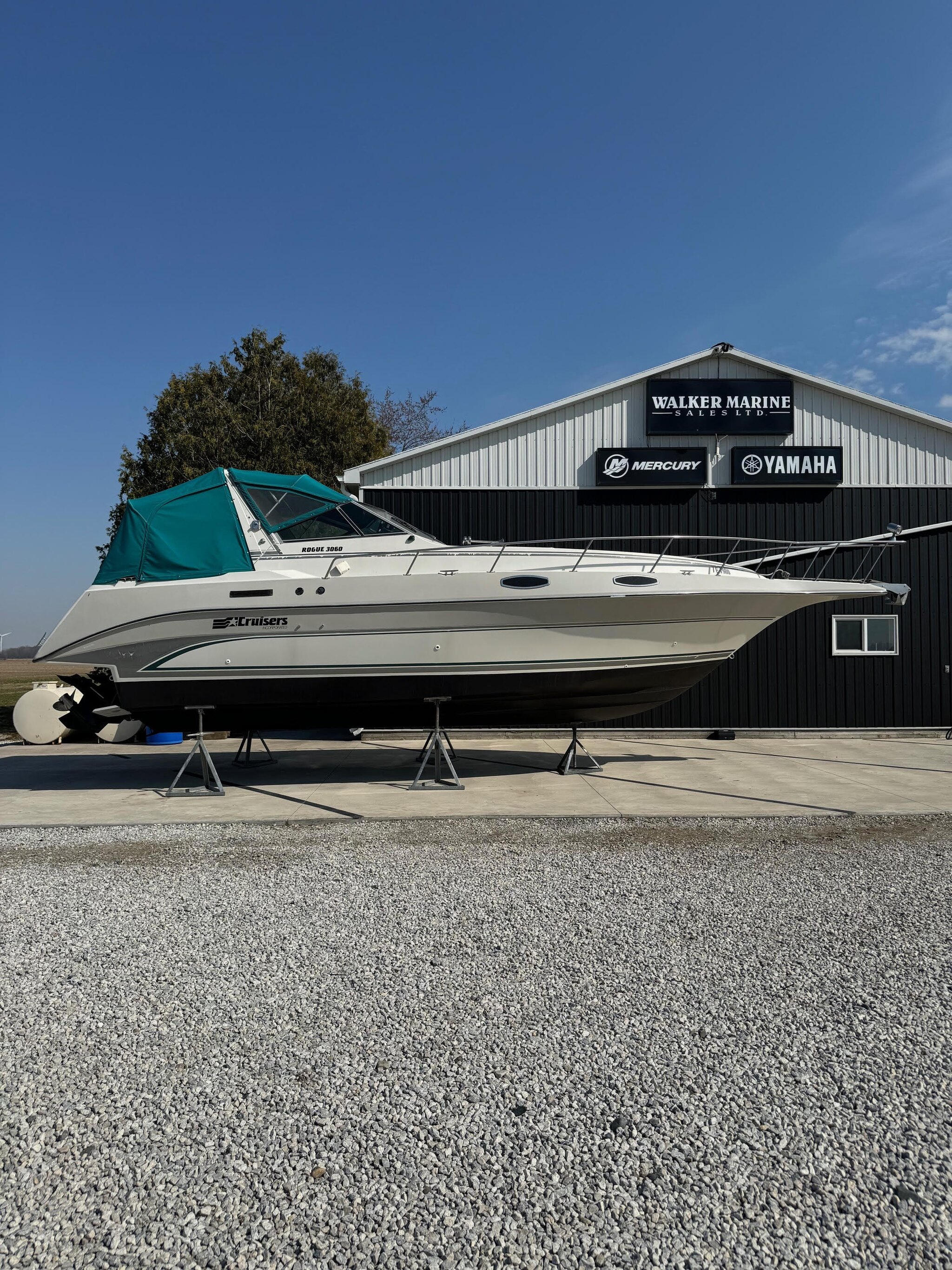 9489 512393 20556816 Cruisers Yachts Rogue 3060