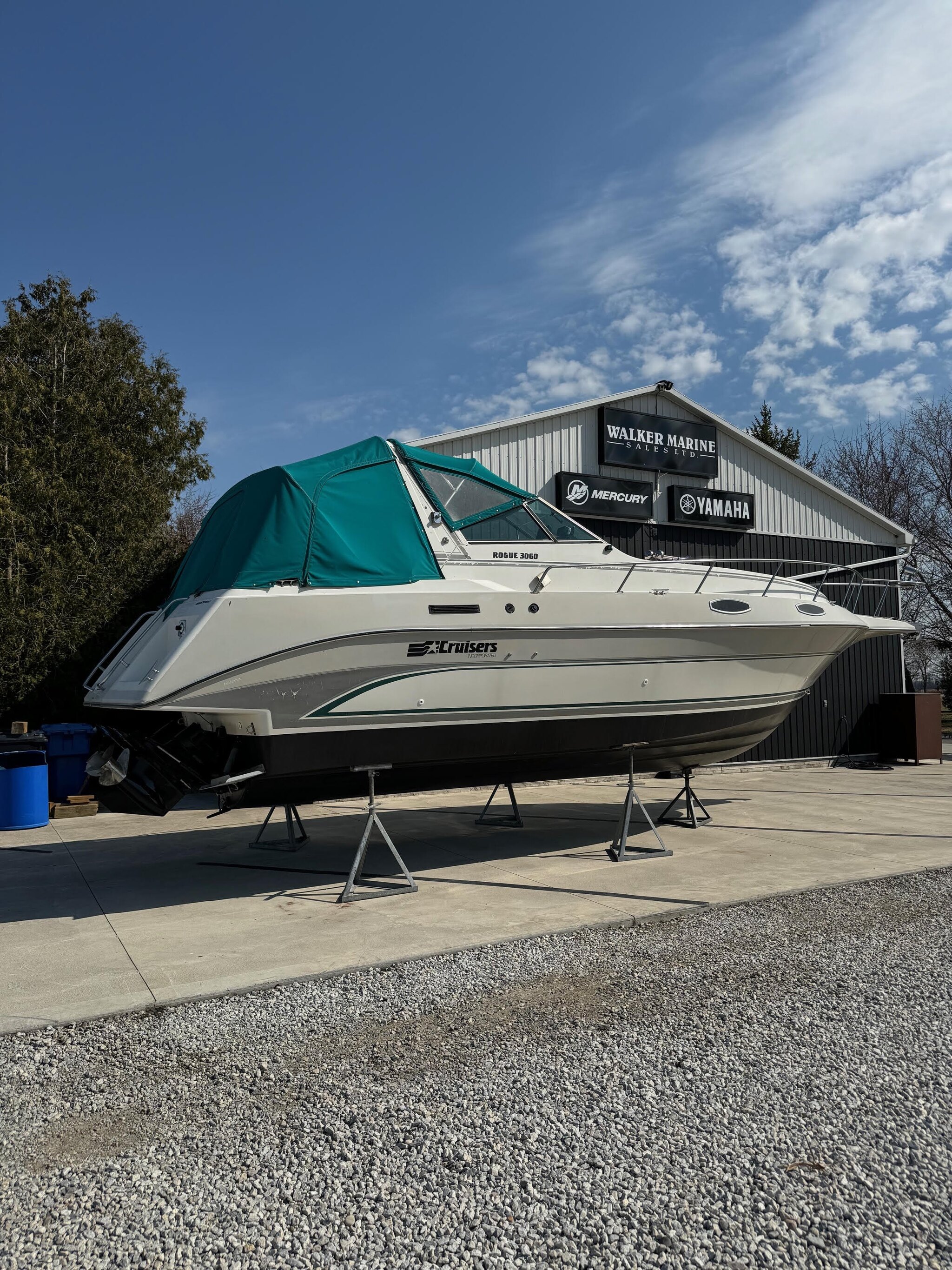 9489 512393 20556818 Cruisers Yachts Rogue 3060