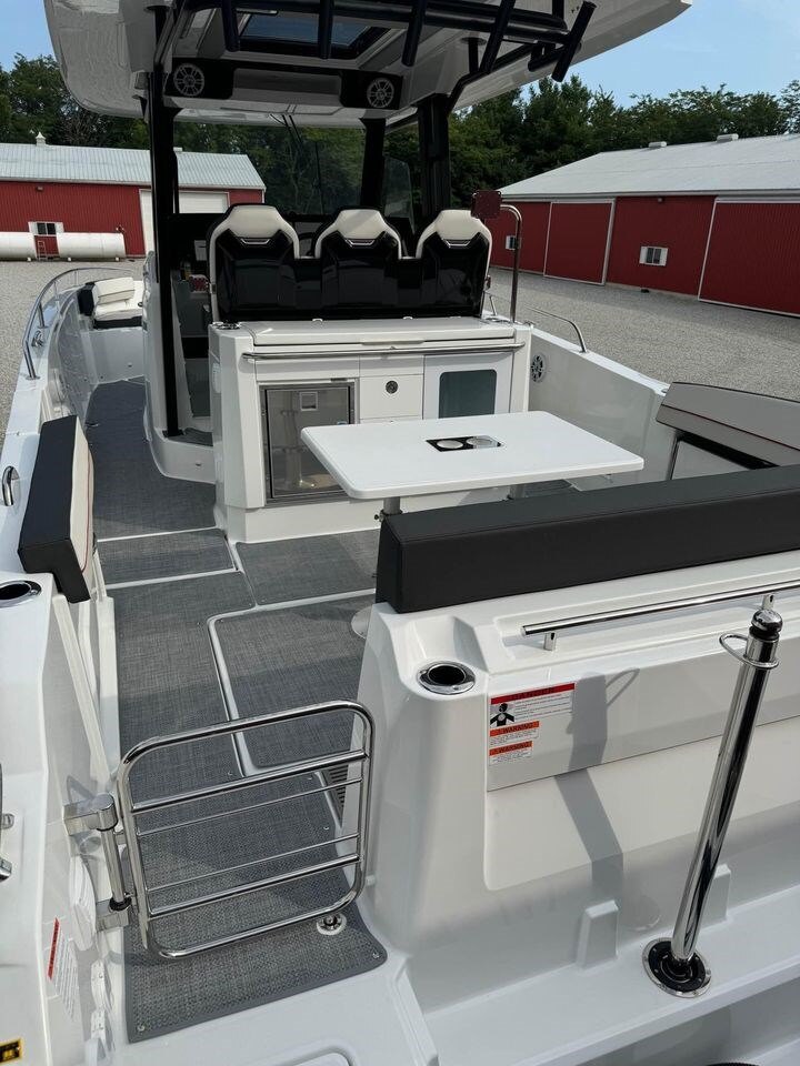 9489 530251 21165505 Jeanneau Leader 105 Cc