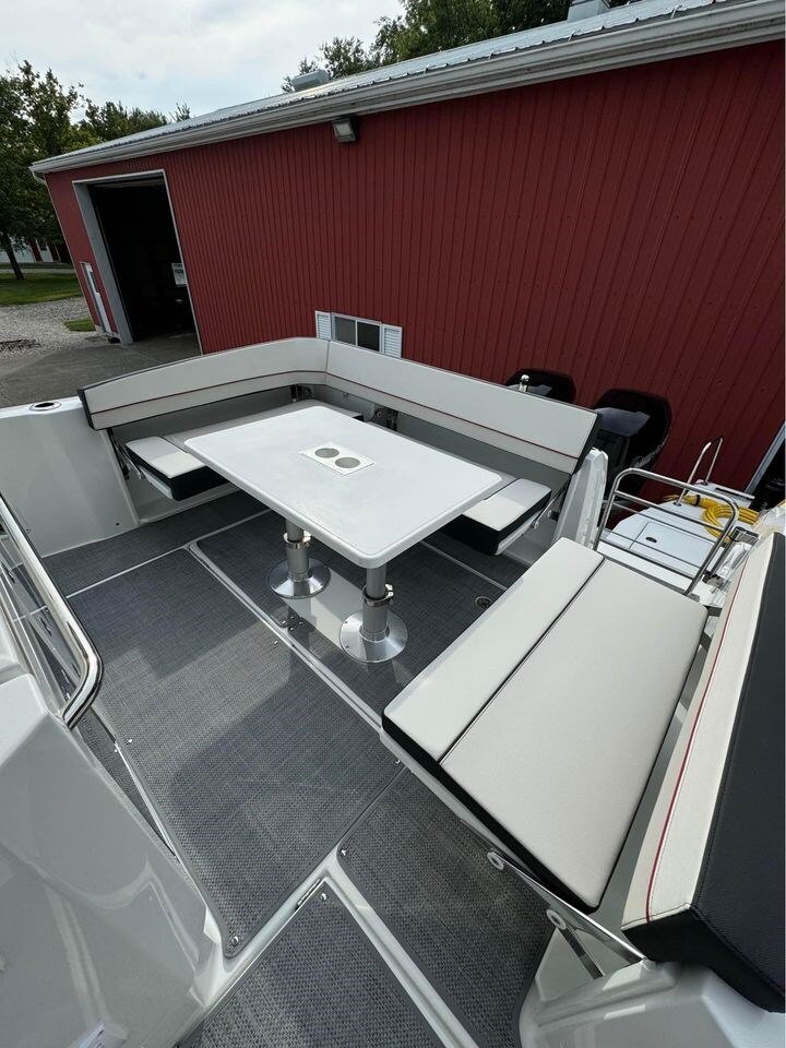 9489 530251 21165506 Jeanneau Leader 105 Cc