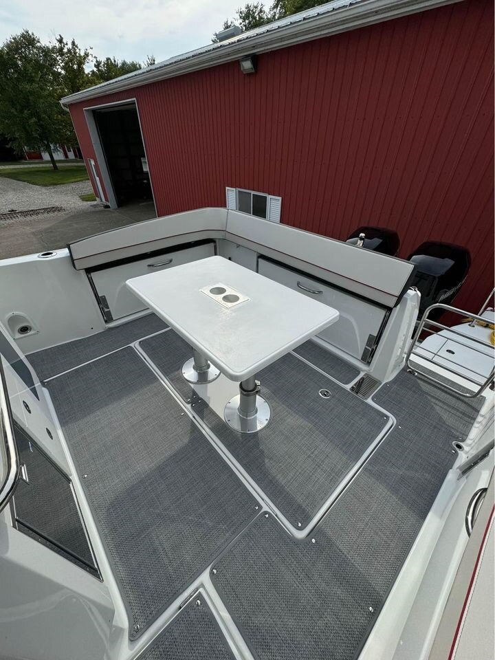 9489 530251 21165507 Jeanneau Leader 105 Cc