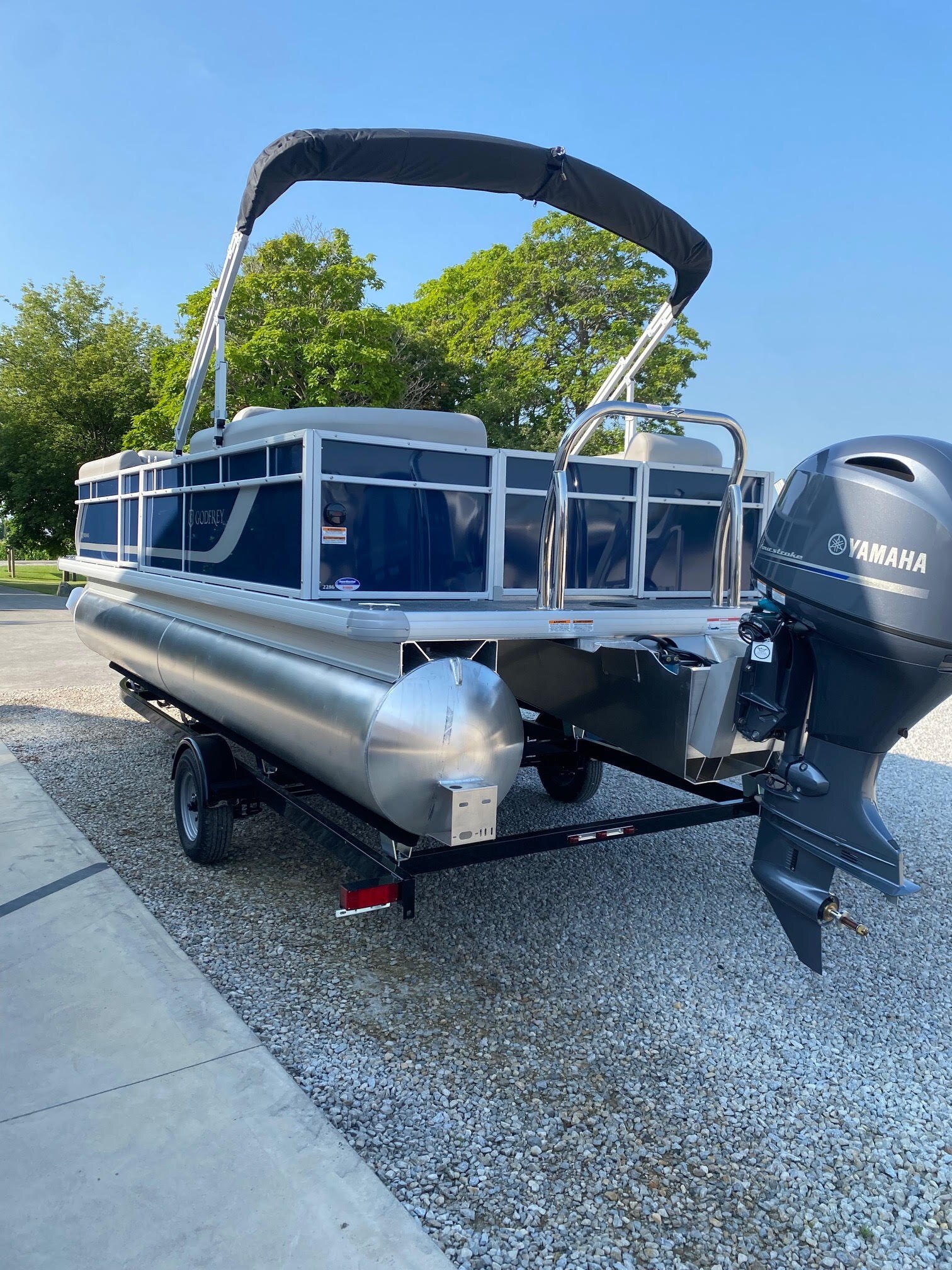 9489 573279 21303215 Godfrey Pontoons 2286sbx