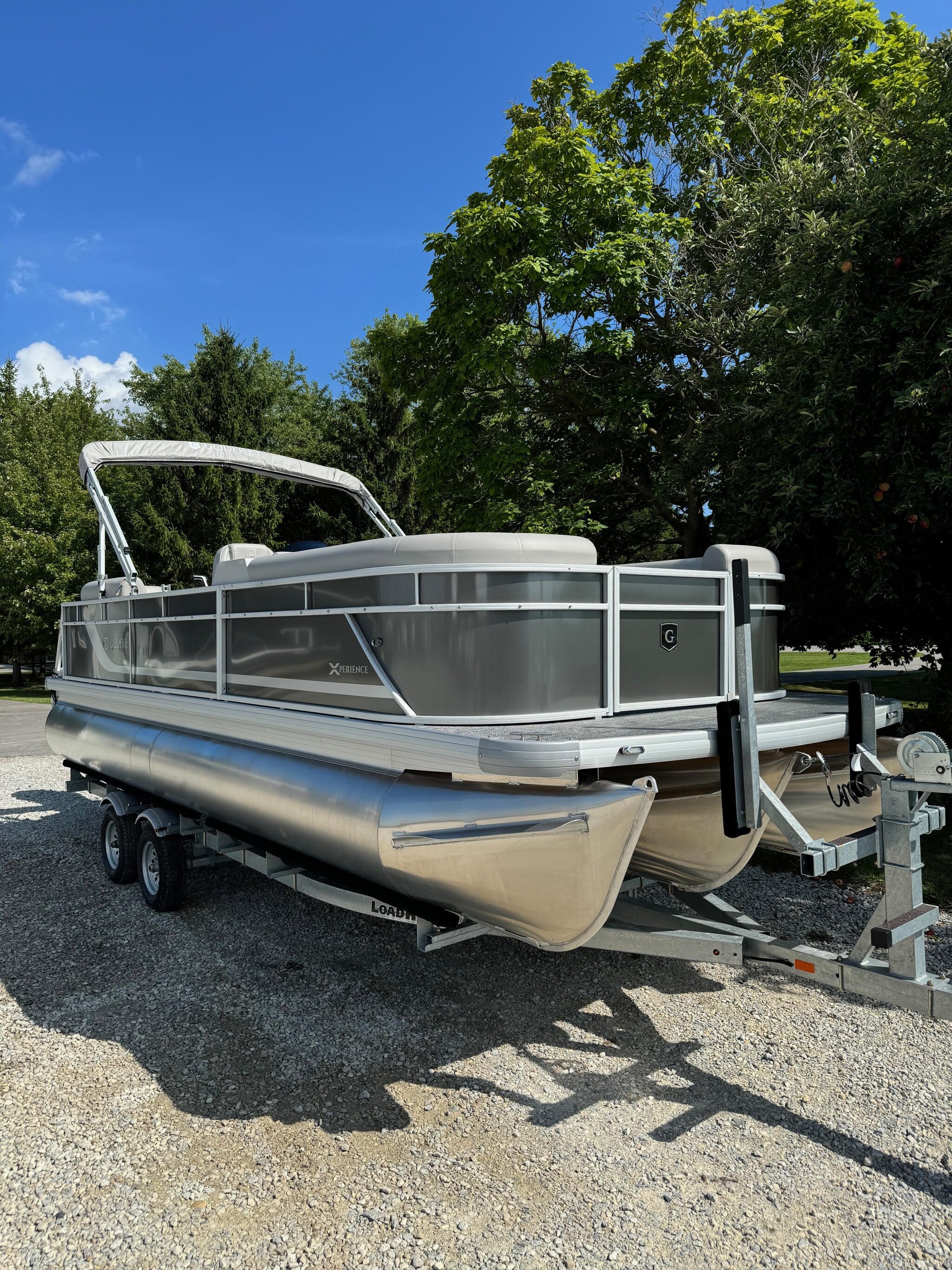 9489 573281 21303240 Godfrey Pontoons 2286sbx