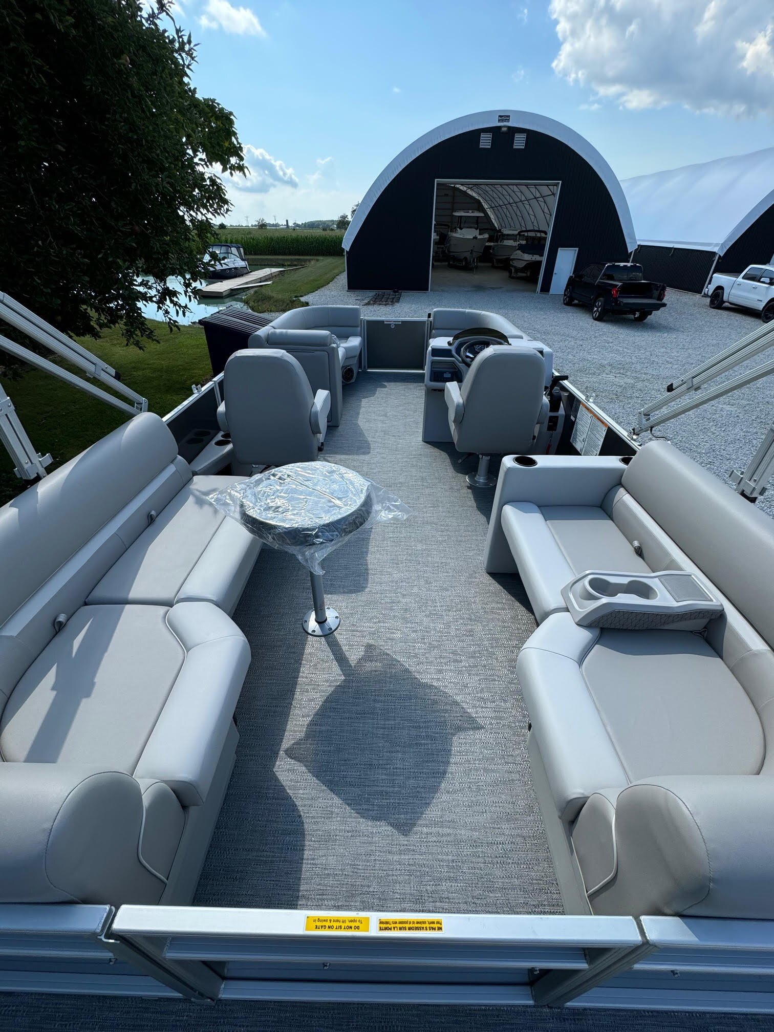 9489 573281 21303241 Godfrey Pontoons 2286sbx