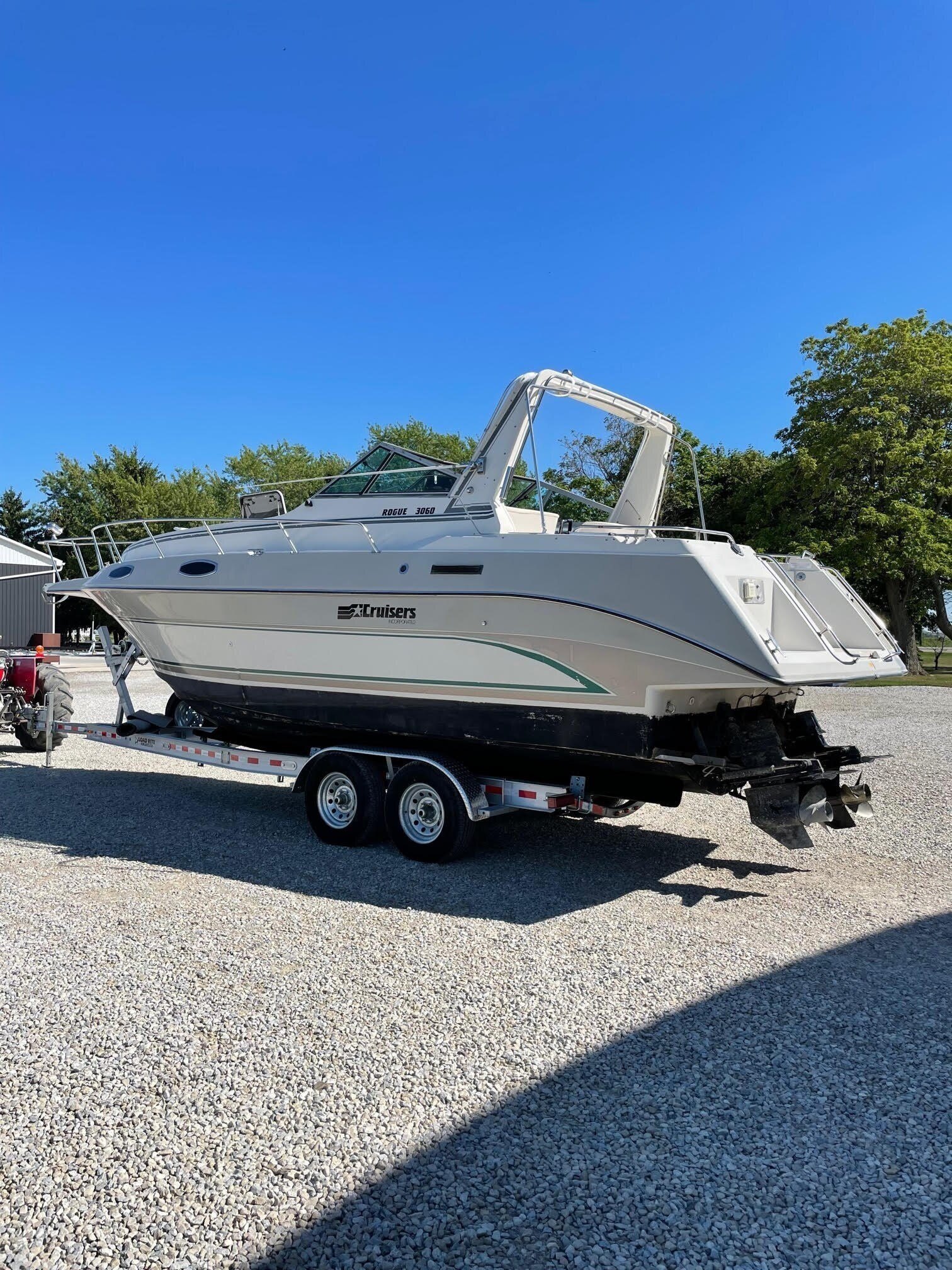 9489 663228 23328537 Cruisers Yachts Rogue 3060