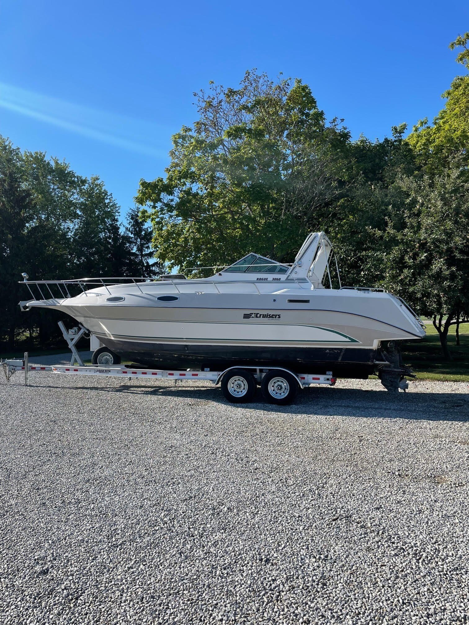 9489 663228 23328550 Cruisers Yachts Rogue 3060