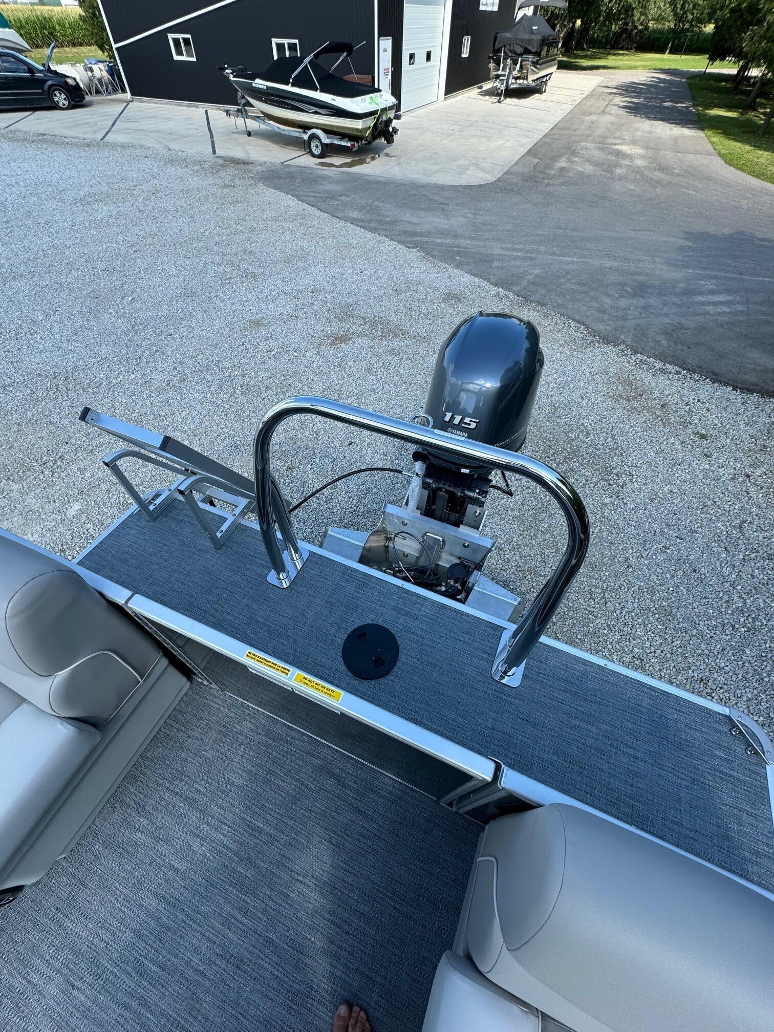 9489 663235 23328689 Godfrey Pontoons 2286sbx