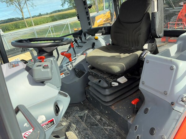 2016 KUBOTA M5 091HDCC12 used for sale - photo 6
