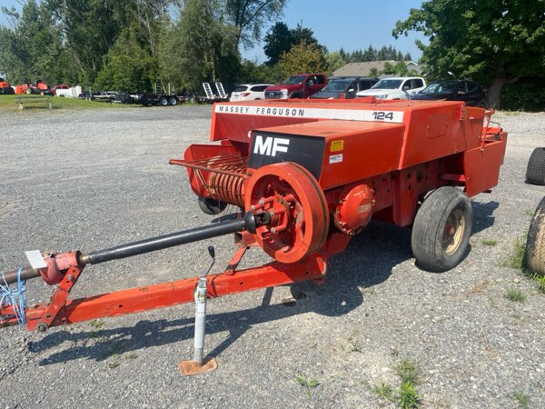 MF 124 square baler