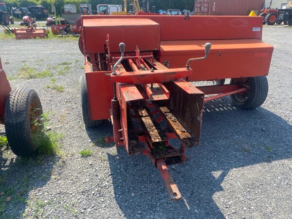 MF 124 square baler