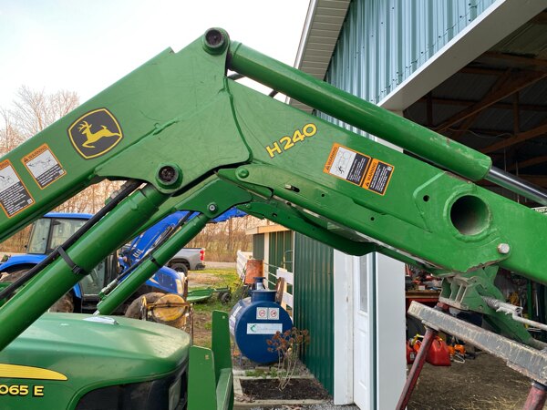 JOHN DEERE 5065E