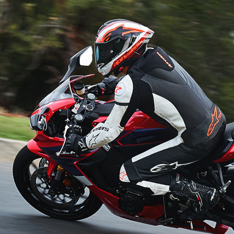 S R10 TEAM HELMET CRB/R/W M