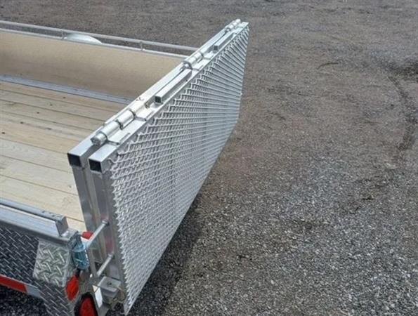 BEARCO UTILITY 5X10 SINGLE AXLE WITH BIFOLD