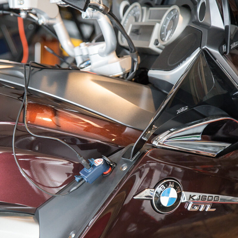 OPTIMATE USB 3300MA 2 X USB CHARGER W/90? DIN